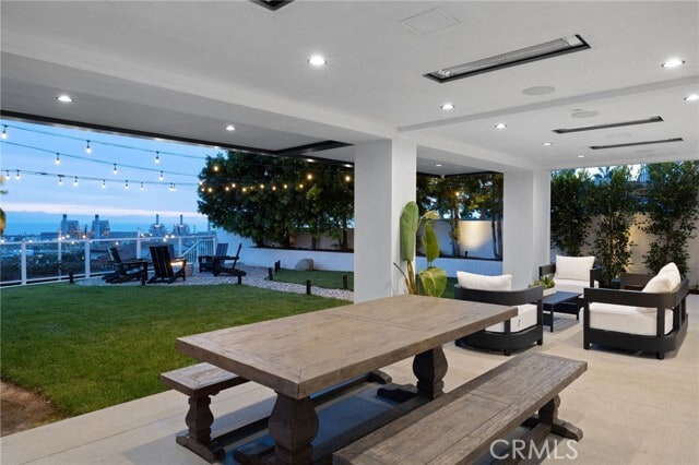 Building Photo - 807 N Paulina Ave