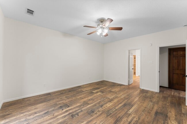 Building Photo - 6 Thornhedge Ct