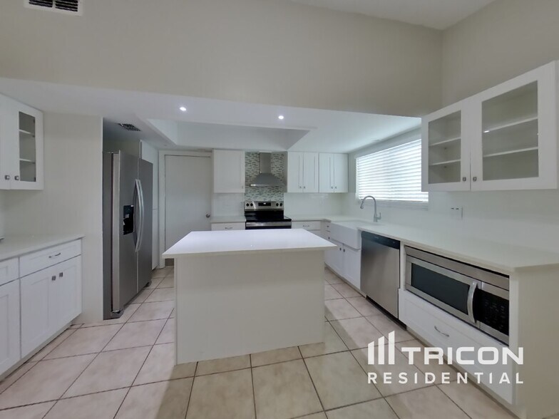 Building Photo - 978 N Jerico Dr