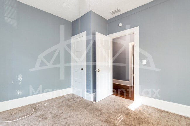 Building Photo - 2056 Moncrief Rd
