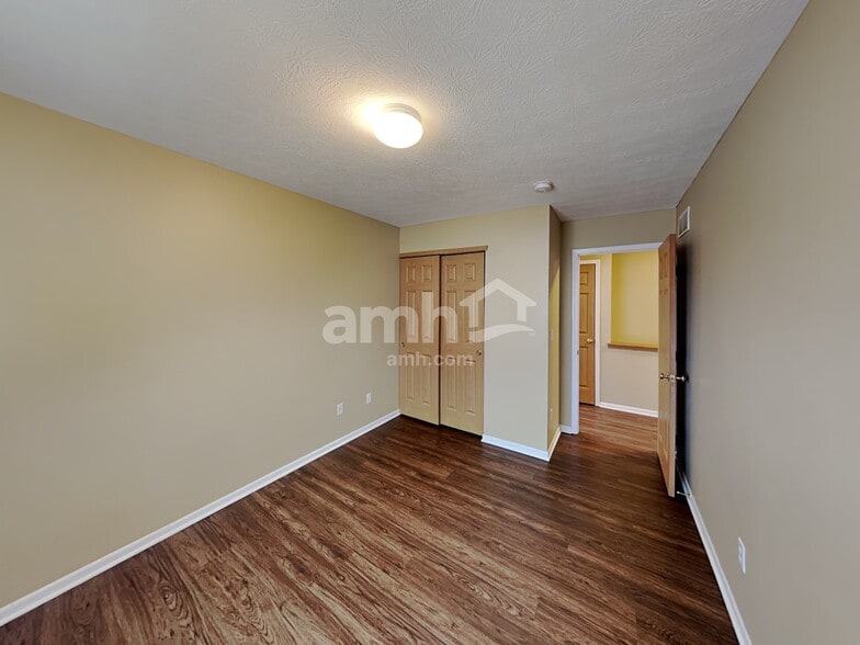 Building Photo - 7961 Blacklick View Dr