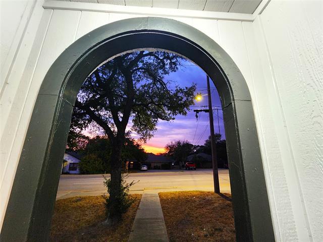 Building Photo - 2114 N Elm St