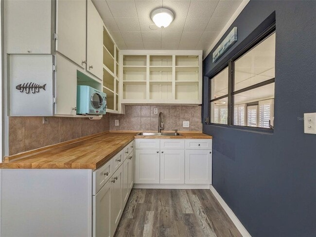 Building Photo - 6504 Lincoln Rd