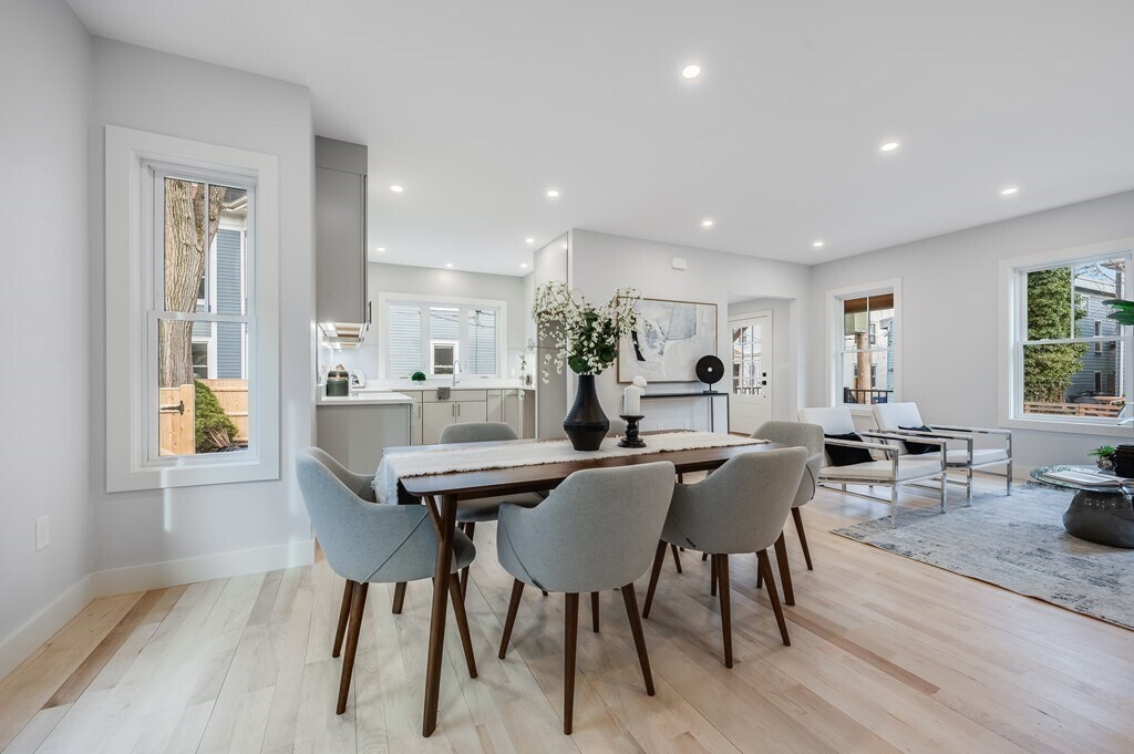 Building Photo - 11 Tufts St