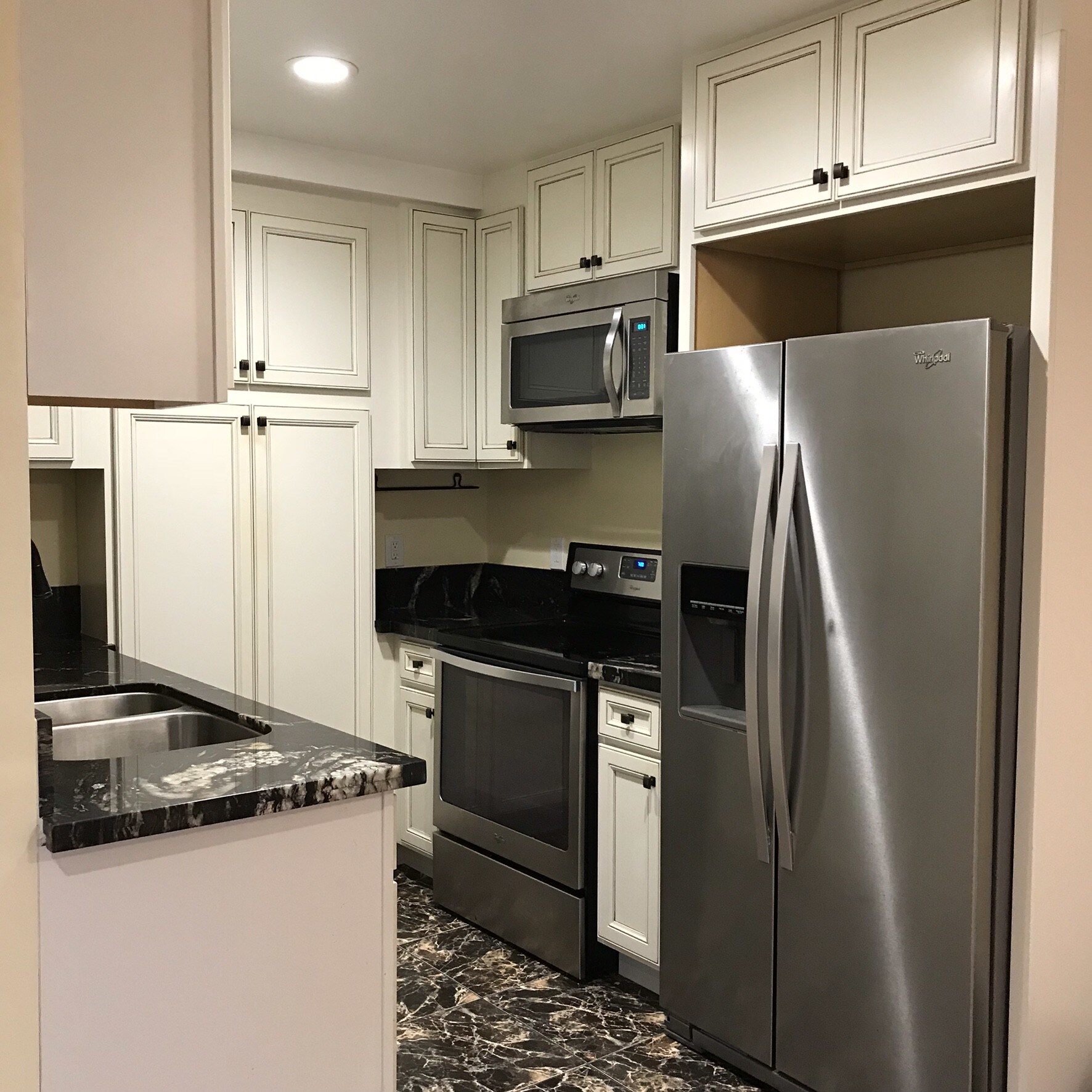 Kitchen - 8710 Delgany Ave