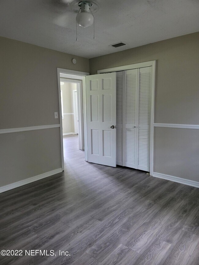 Building Photo - 6442 Ballejo Ct N