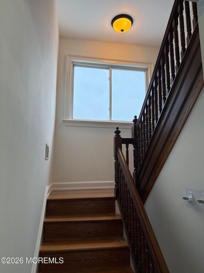 Building Photo - 206 3rd Ave