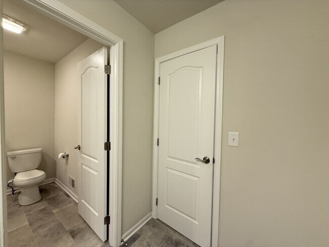 Building Photo - 2809 Willow Ct