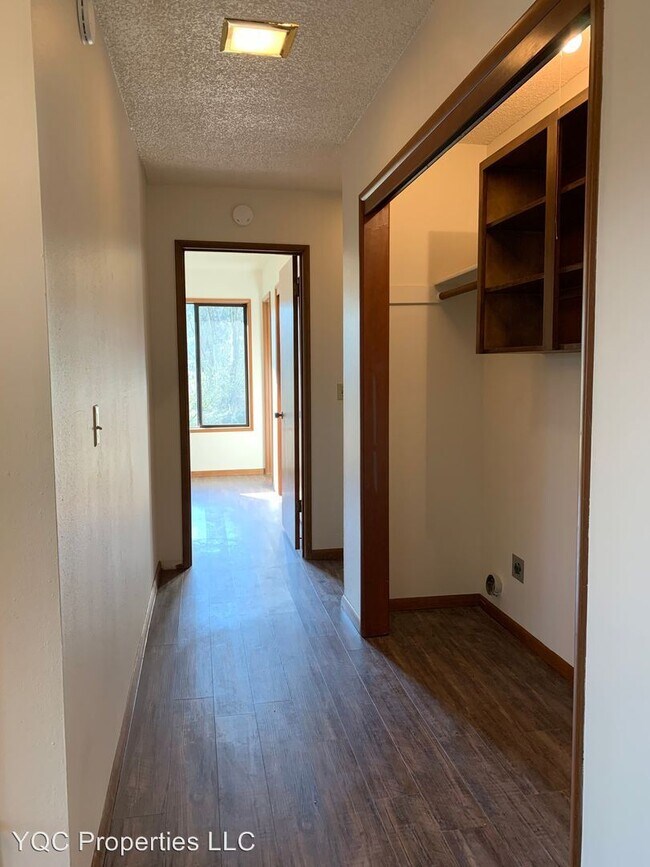 Building Photo - 1504 NE 115th St