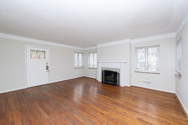 Building Photo - WESTWOOD - Freshly Updated & Move-In Ready! 4 bed 2.5 bath home