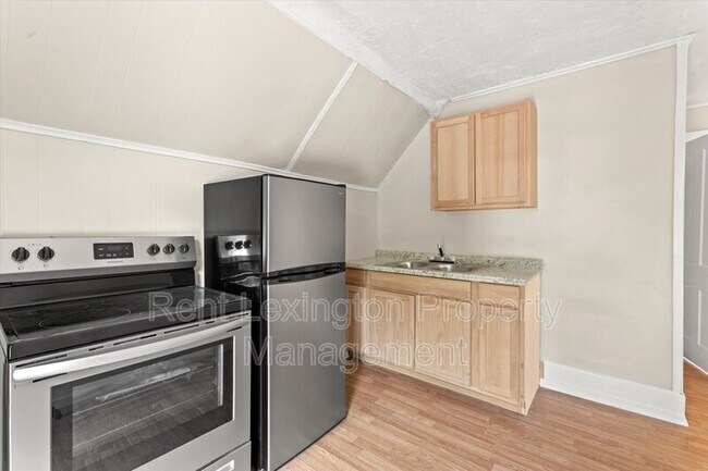 Building Photo - 306 E High St