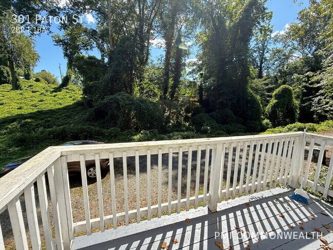 Building Photo - 301 Paton St