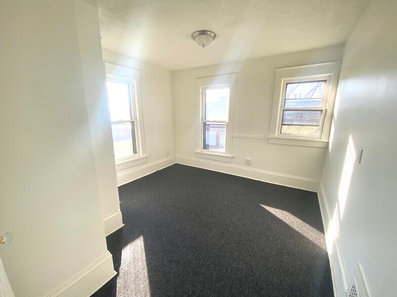 Building Photo - 1507 Garfield Ave SW