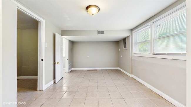 Building Photo - 309 W 109th St