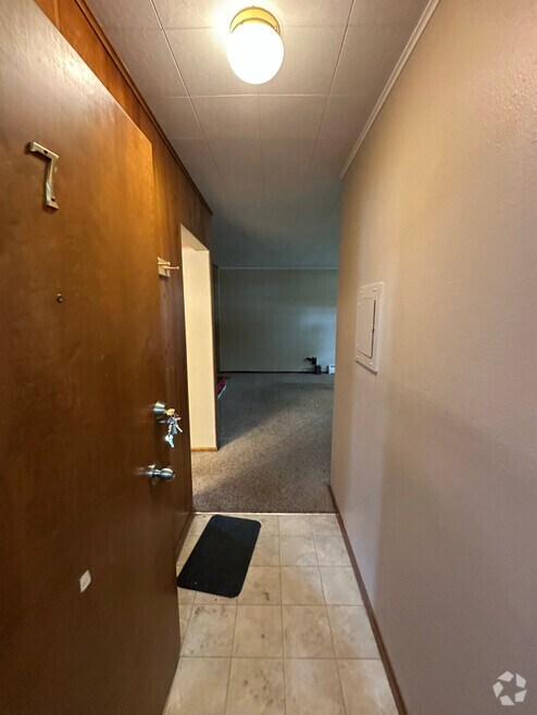 Building Photo - 413 Merriam Ave S