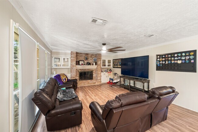 Building Photo - 715 Marne Ln