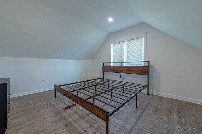 Building Photo - 6037 S Menard Ave