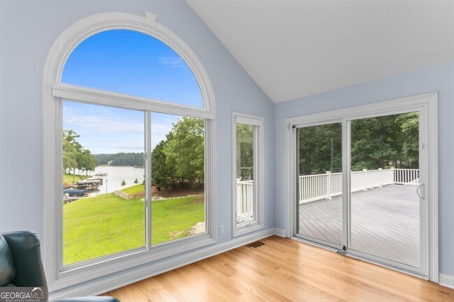 Building Photo - 1060 Old Rock Rd