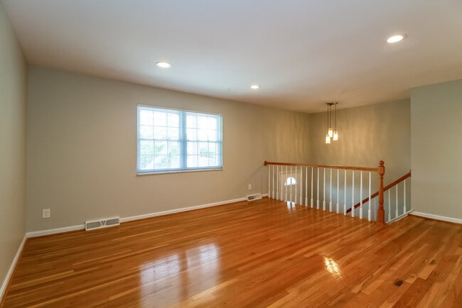 Building Photo - 7696 Burlinehills Ct
