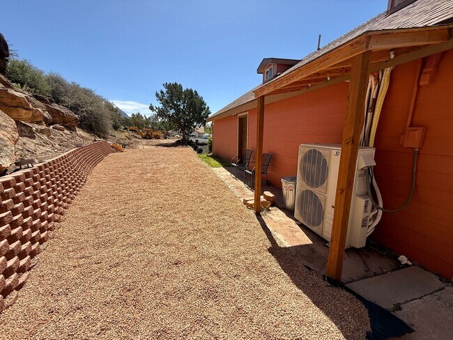 Building Photo - 4-BR Home with Horse Privileges in Apple Valley