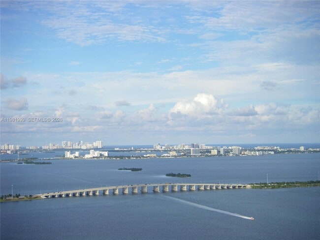 Building Photo - 1750 N Bayshore Dr