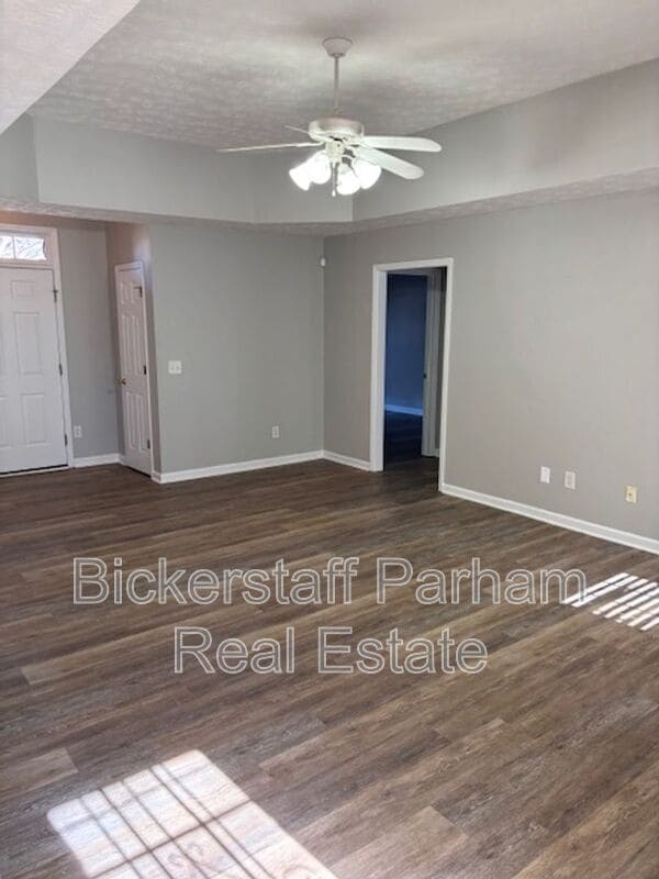 Building Photo - 9146 Garrett Lake Dr