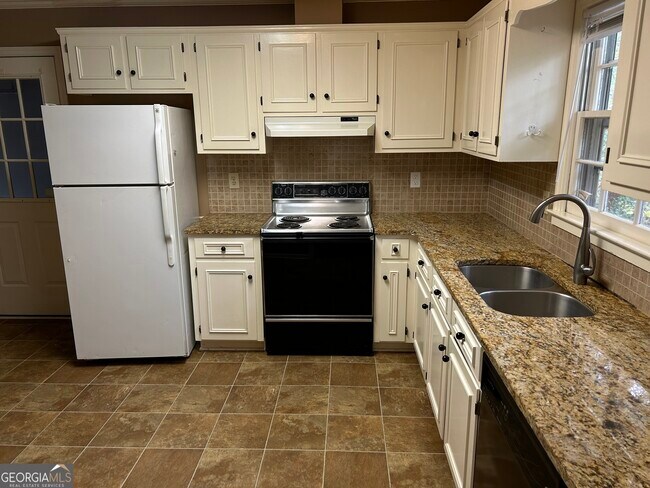 Building Photo - 185 Pebble Creek Dr