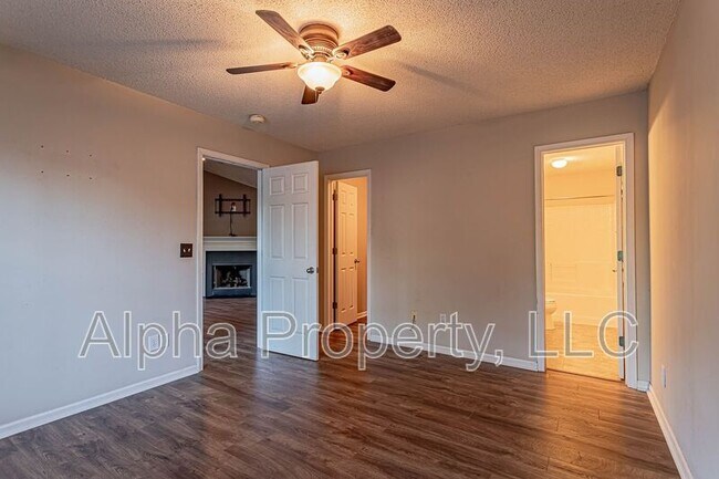 Building Photo - 423 Golden Leaf Ln