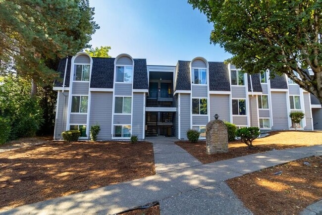 Building Photo - Spacious 2 bedroom apartment at French Cha...