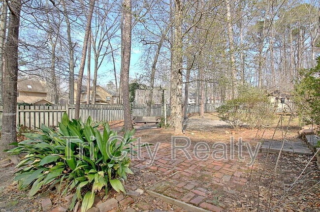 Building Photo - 404 Topaz Trail