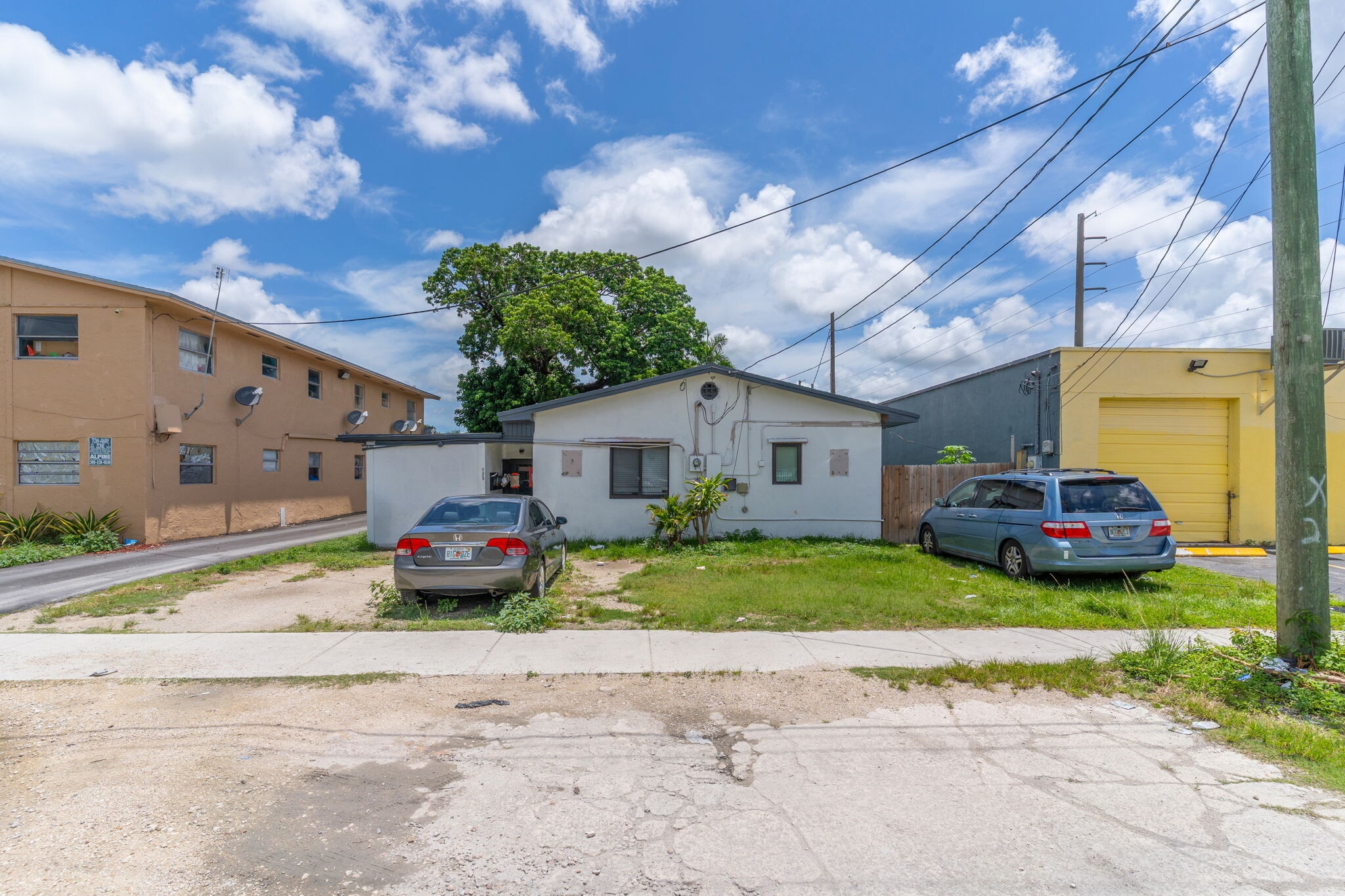 Front of Building - 725 SW 1st Ave