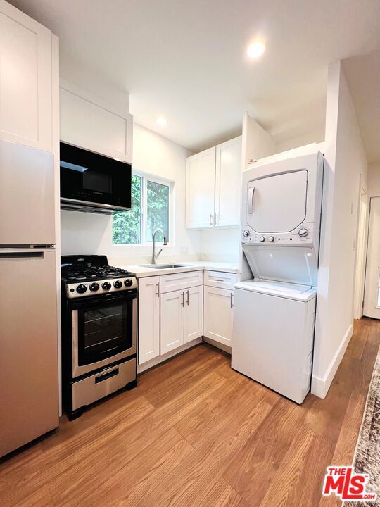 Building Photo - 10563 Wellworth Ave