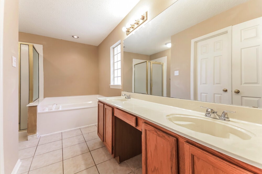 Building Photo - 2085 Cameo Dr