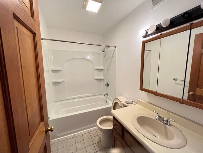 Building Photo - 162 Quincy Shore Dr