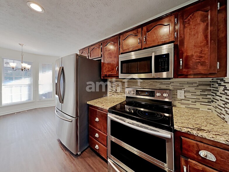 Building Photo - 200 Lakeside Park Dr