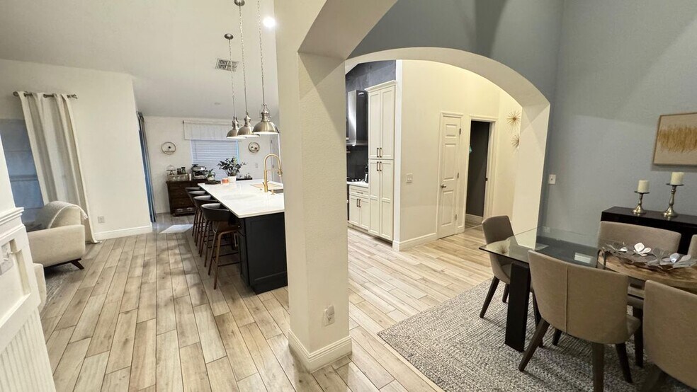 Building Photo - 676 Seneca Trail