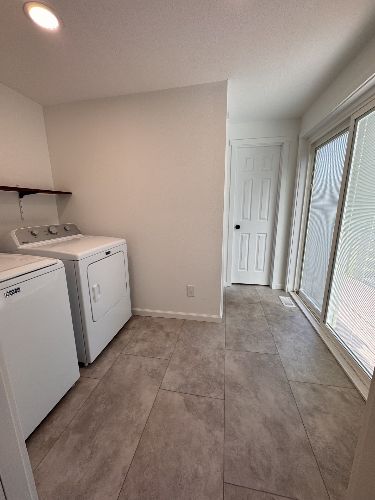 Laundry - 231 8th Ave N