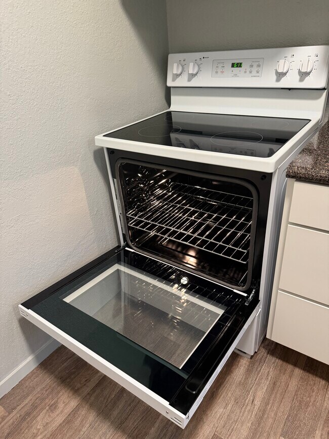 Building Photo - Pine Street Terrace