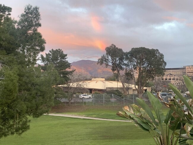 Building Photo - 1632 Siskiyou Dr