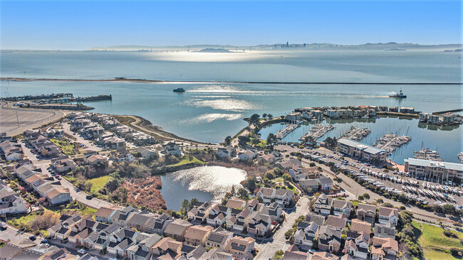 Building Photo - 203 Seacliff Way