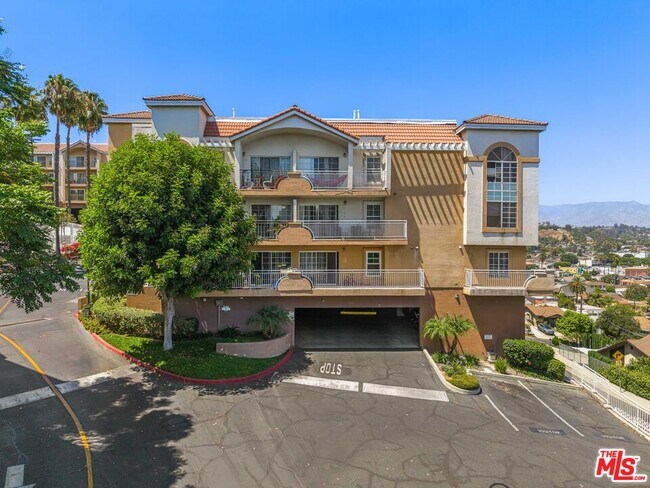 Building Photo - 4755 Templeton St