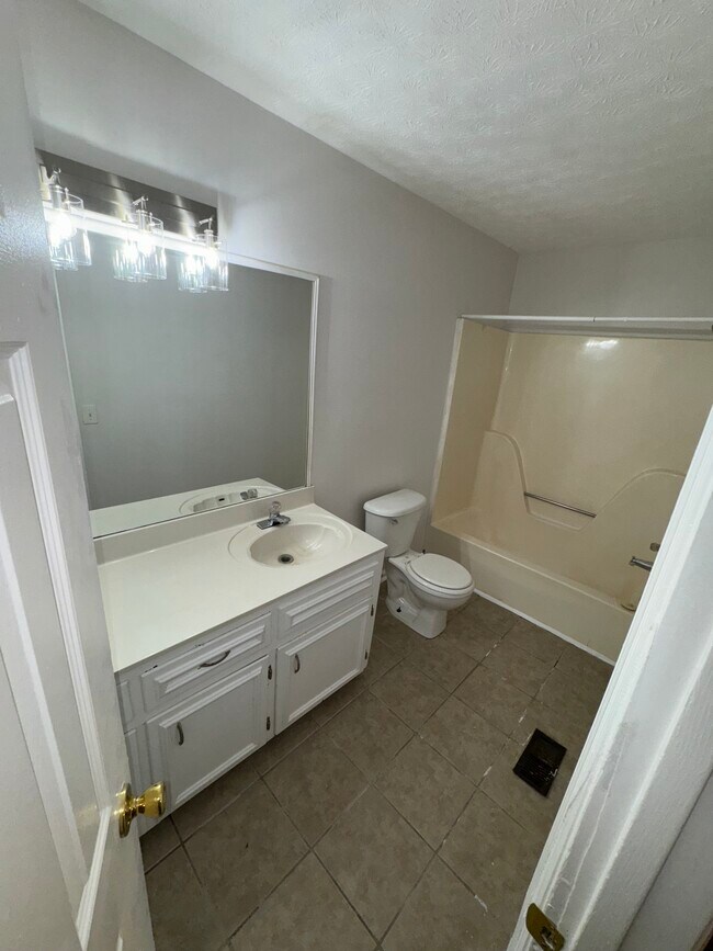 Building Photo - 1116 Windgate Cir NW
