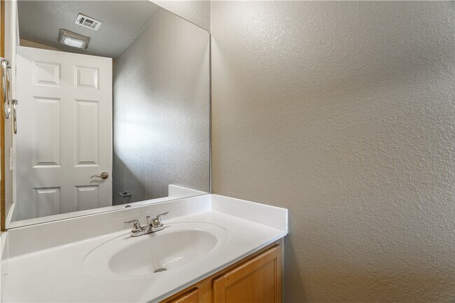 Building Photo - 56 S Woodsprings Dr