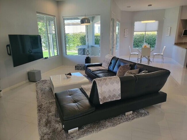 Building Photo - 5 Curie Ct