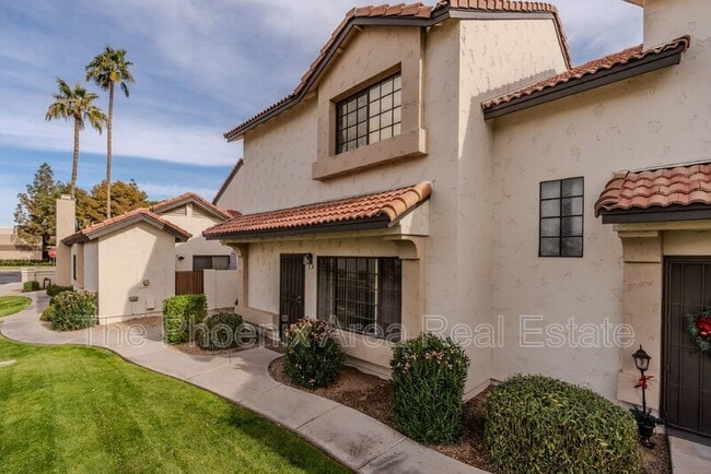 Building Photo - 2985 N Oregon St