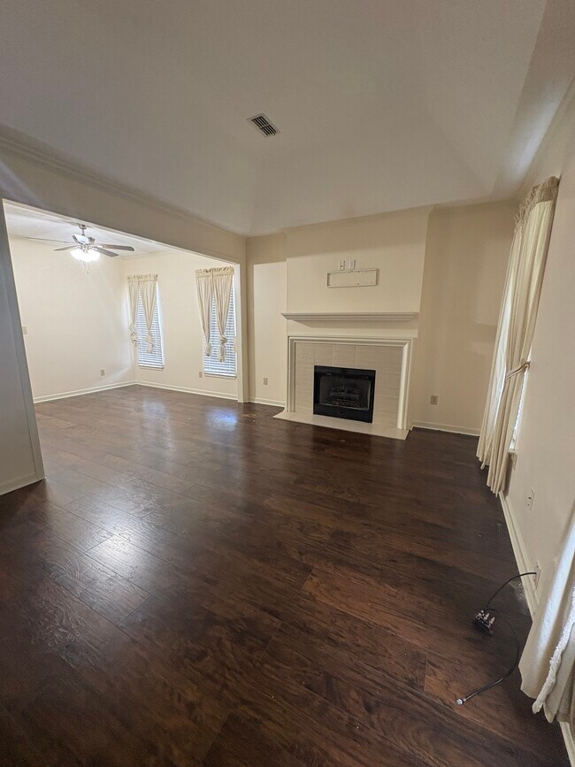 Building Photo - 2041 Station Ct