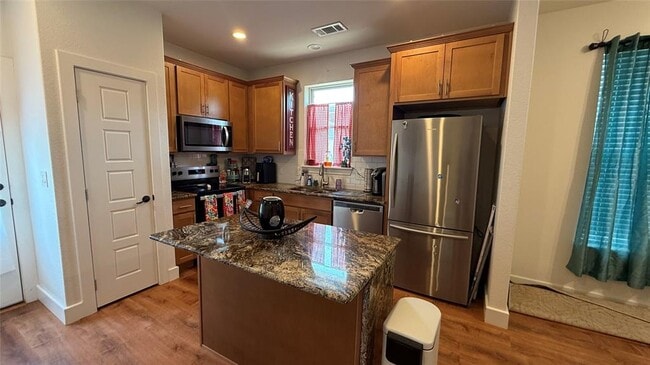 Building Photo - 2415 Ridgeview Dr