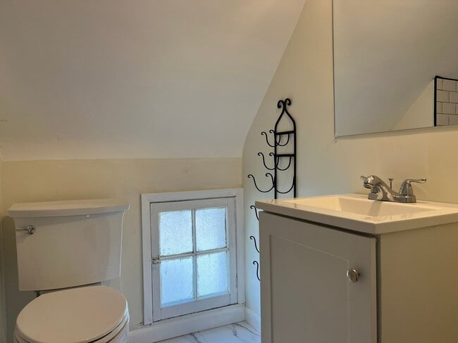 Building Photo - Single Family Home - Available - Will not ...