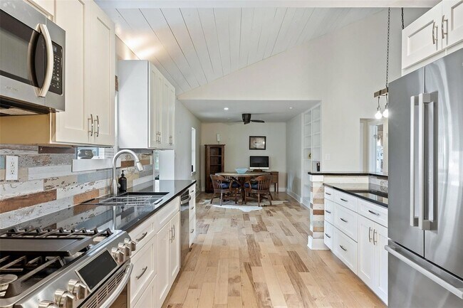 Building Photo - 5834 Fall Creek Rd