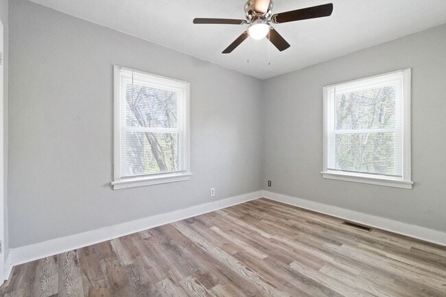 Building Photo - Move-In Special Available! Newly Renovated...